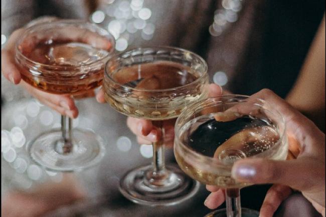 How to Create a Signature Wedding Drink