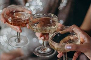 How to Create a Signature Wedding Drink